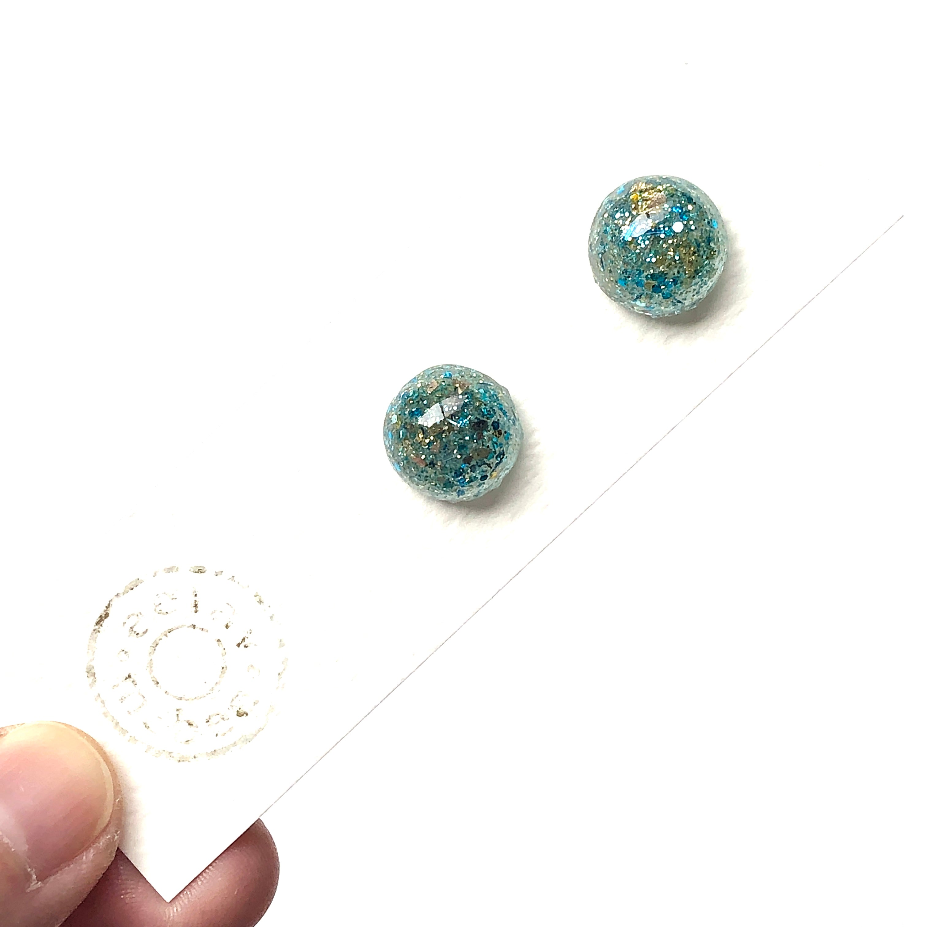 Glitter Resin Stud v 27