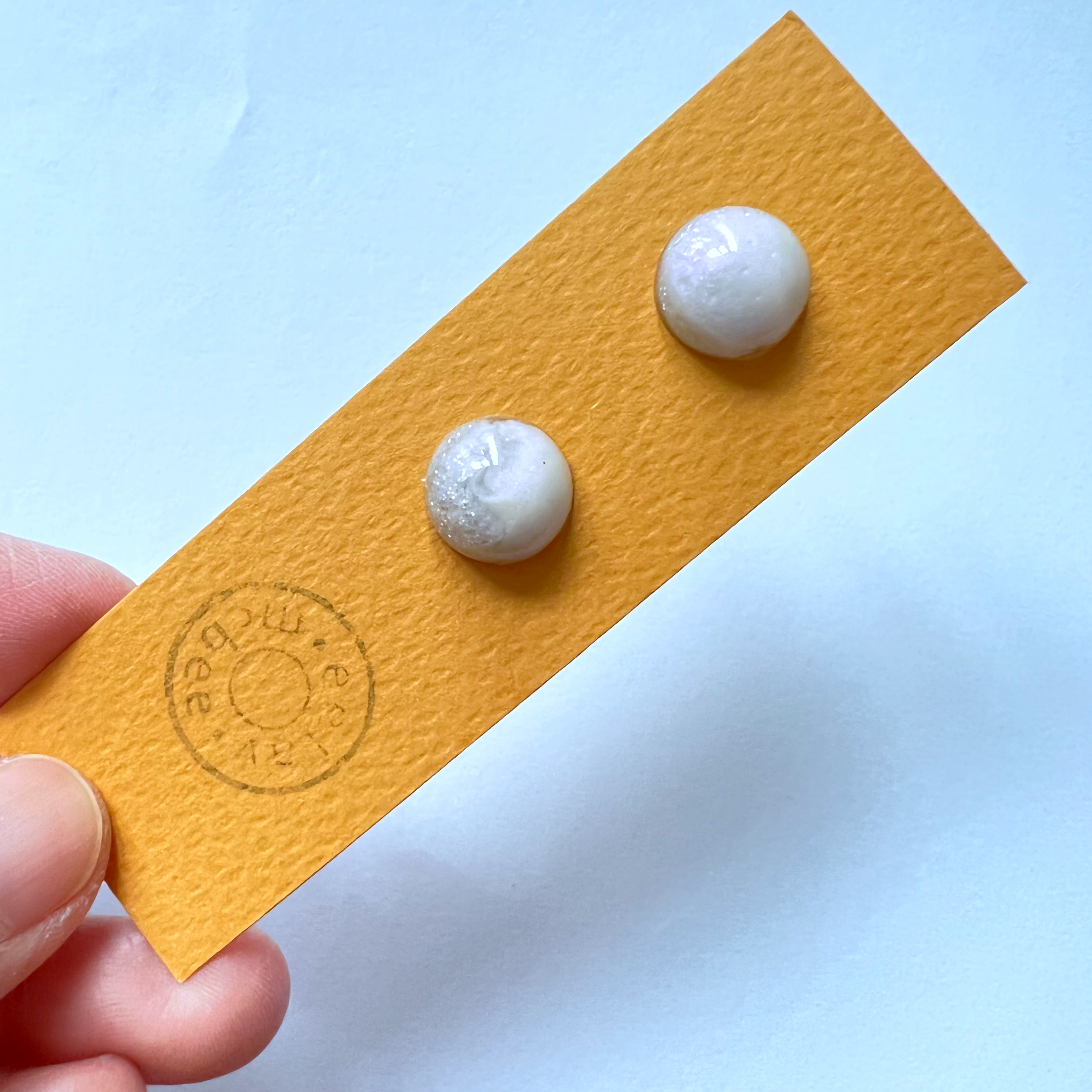 Sparkling Resin Stud v33