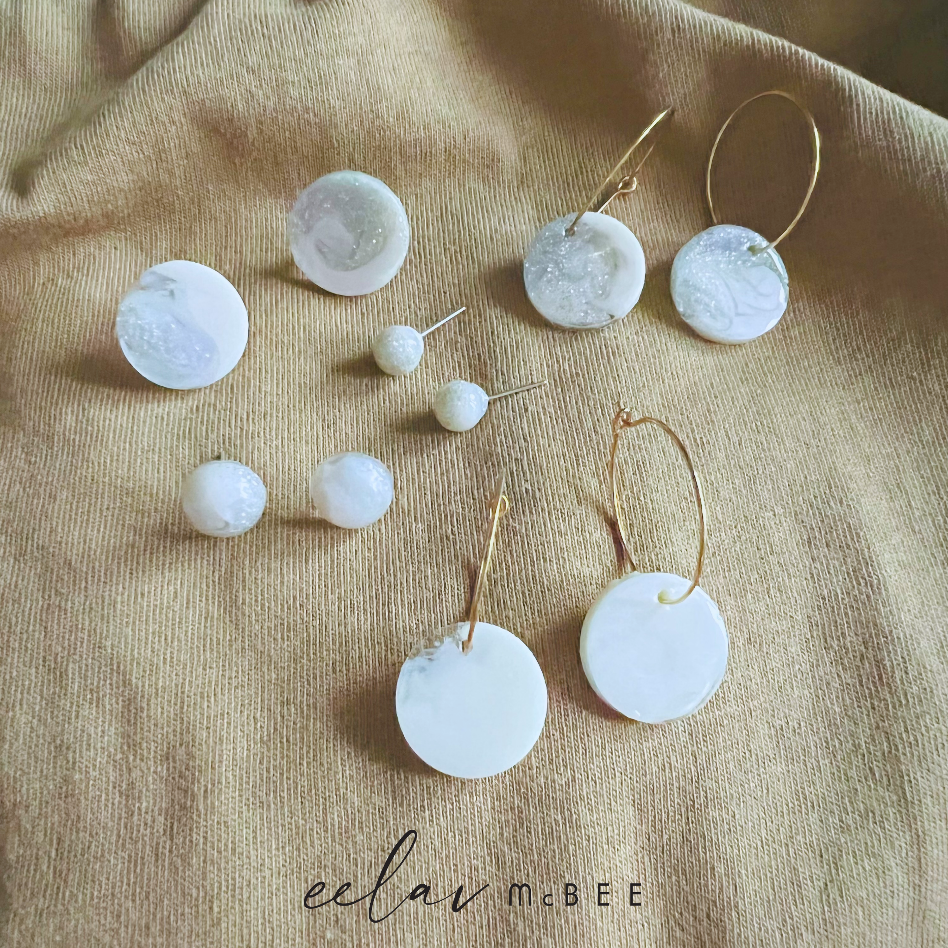 Sparkling Resin Stud v33