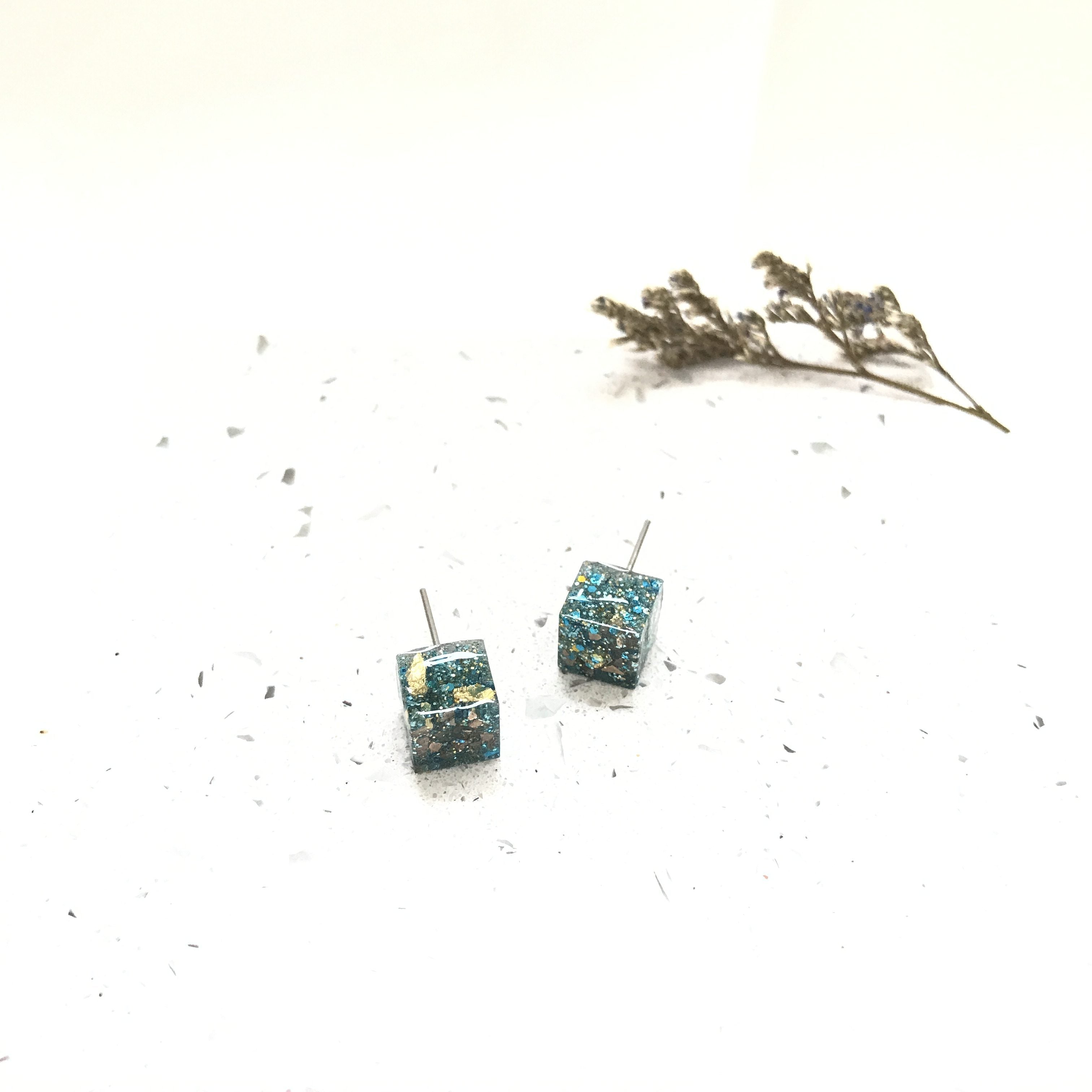 Pine Gold Glitter Resin Cube Stud