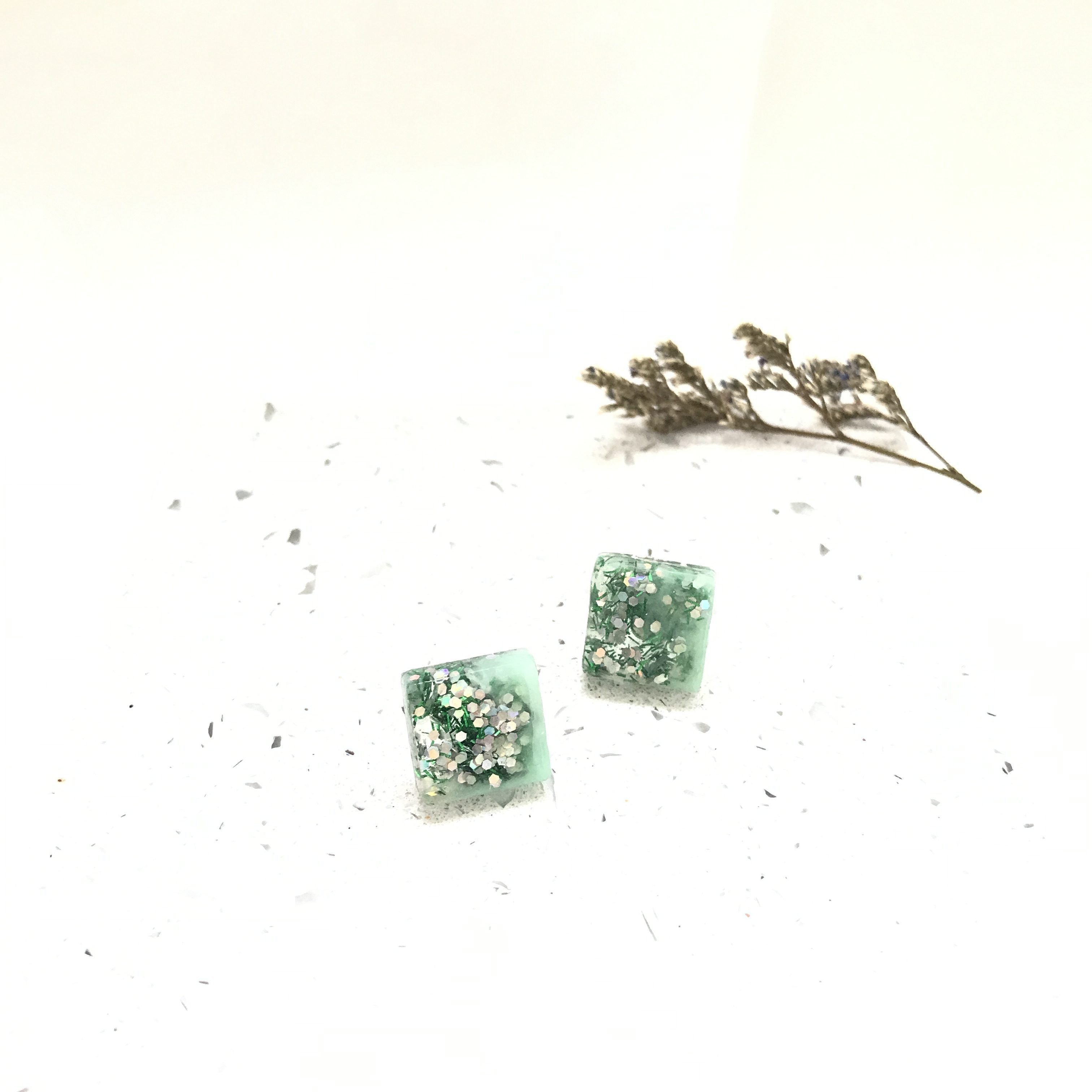 Square Resin Stud - v3