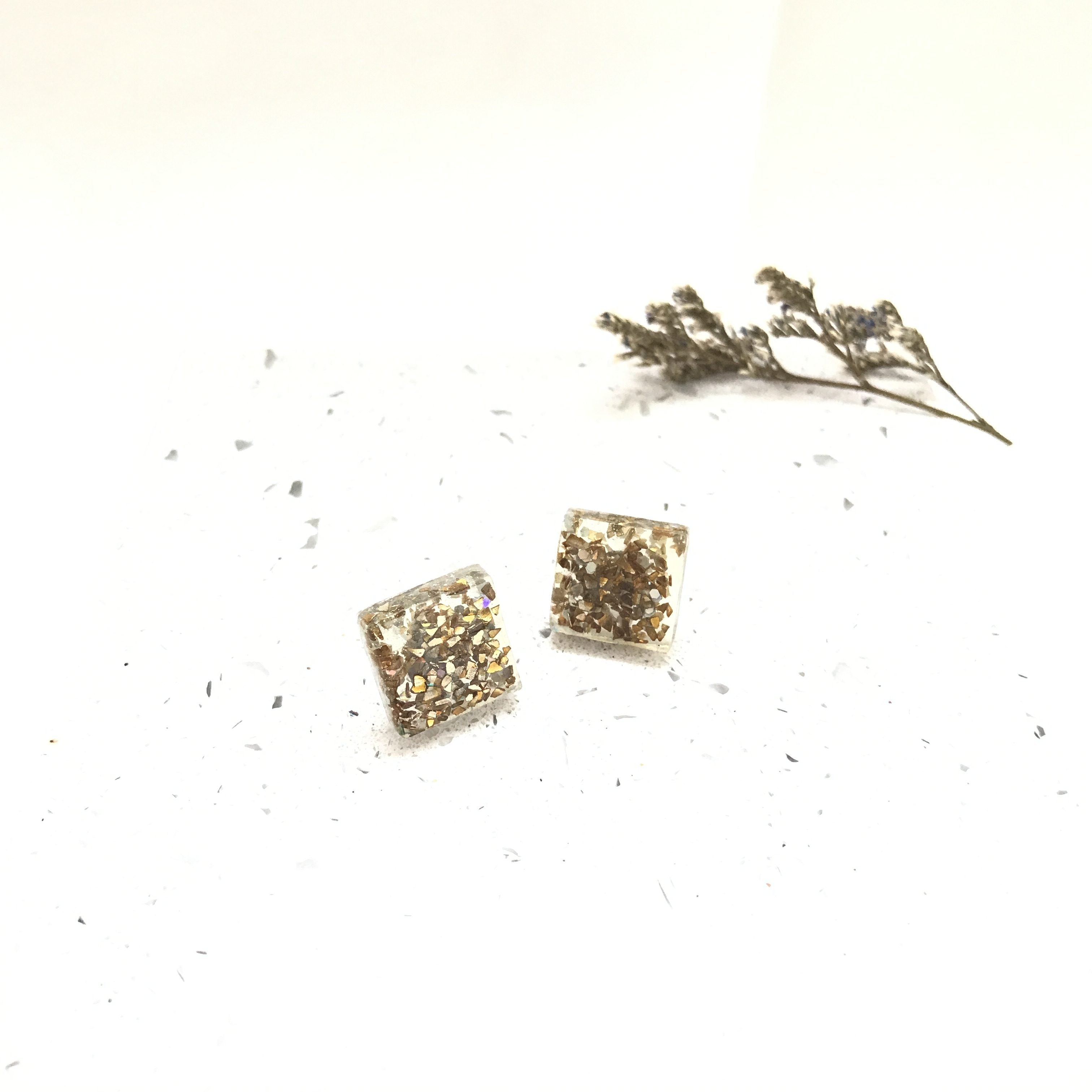 Square Resin Stud - v4