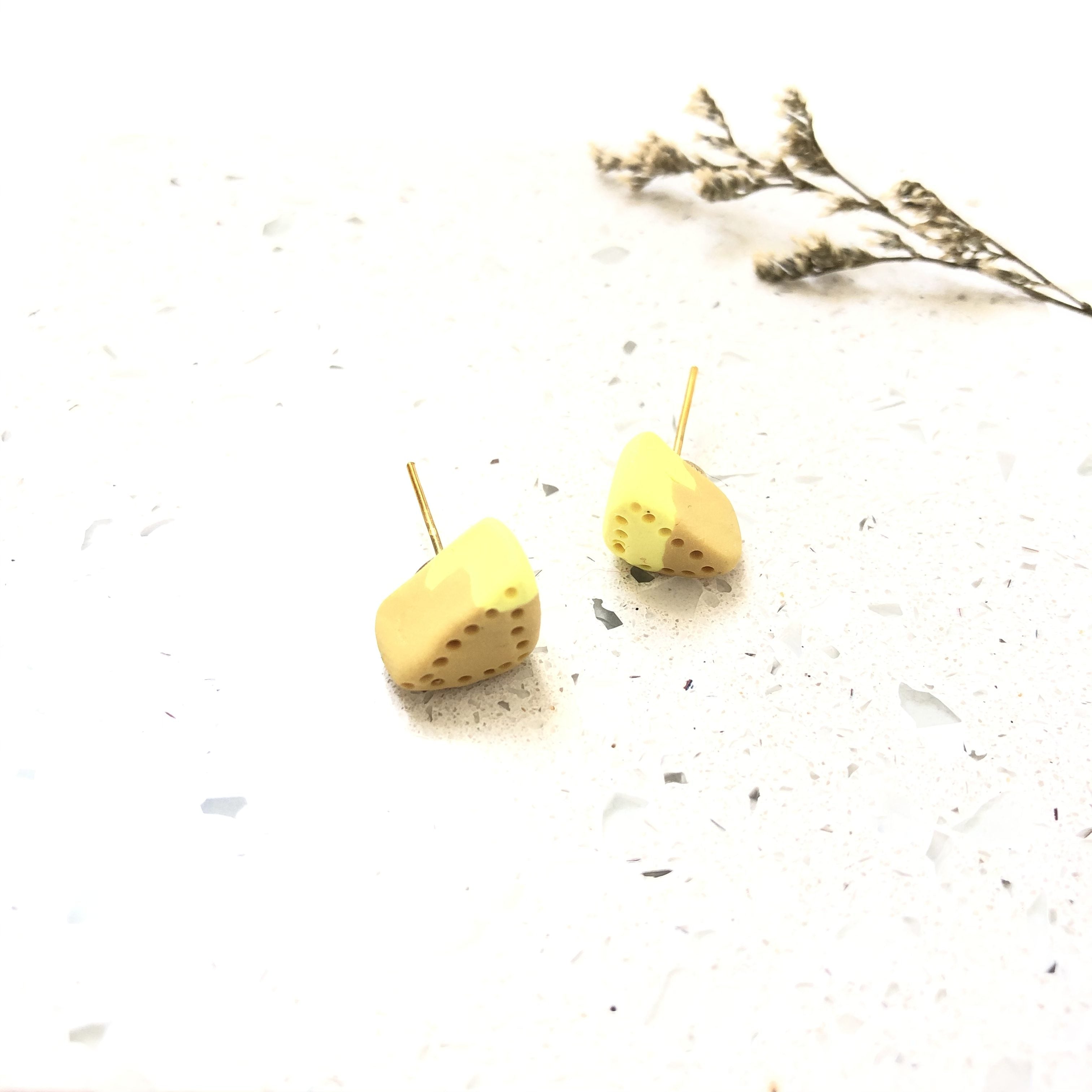 Custard Triangle Dotts Studs