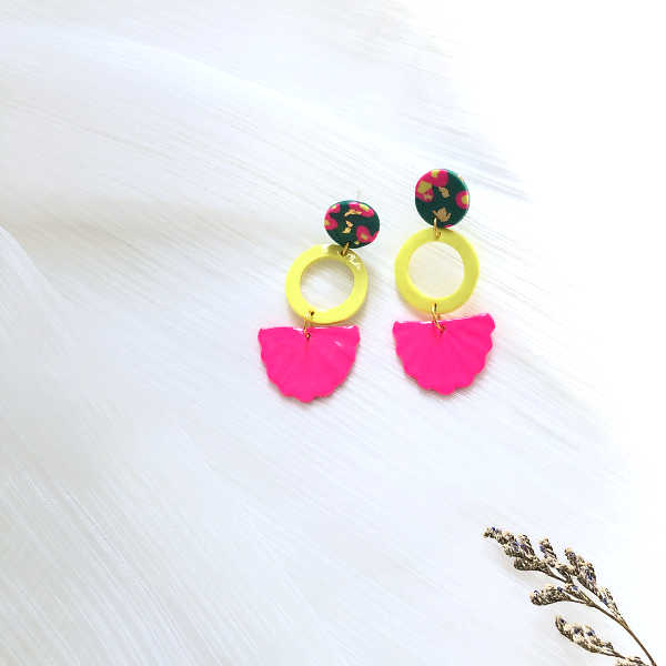 AKI de Fleur Dangle Earrings (Glossy)