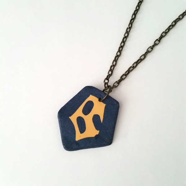 Shimmering Blue Pendant Necklace