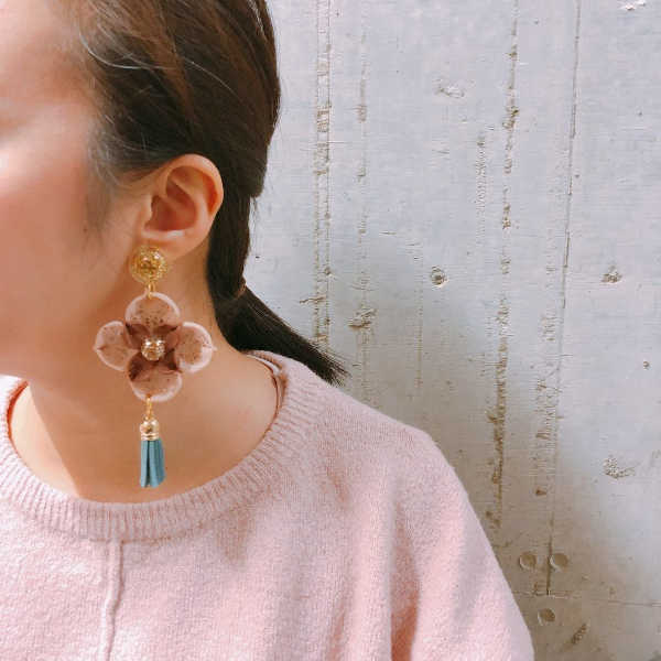 Victoria Freesia Statement Dangle (Gold)